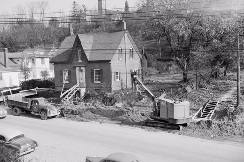 The Jefferys' home at 4111 Yonge St. being moved Apr 28, 1955